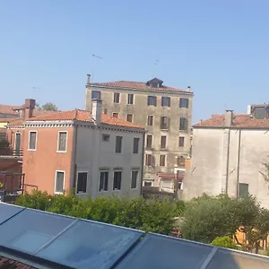 https://snc1018-modern-boutique-apartment-venice.hotelinveneto.com