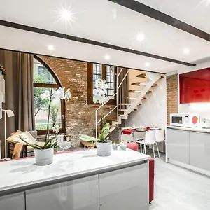 https://industrial-loft-venice-rr.hotelinveneto.com