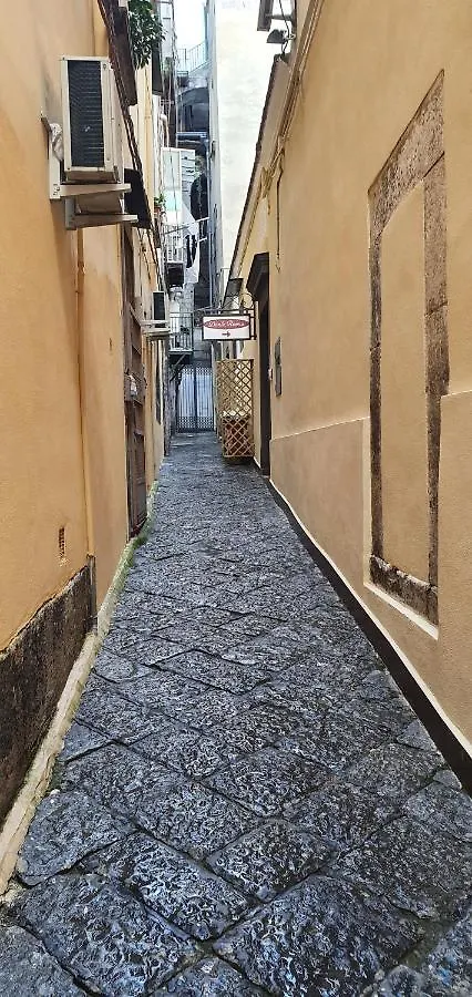 Dante Rooms Naples 0*,