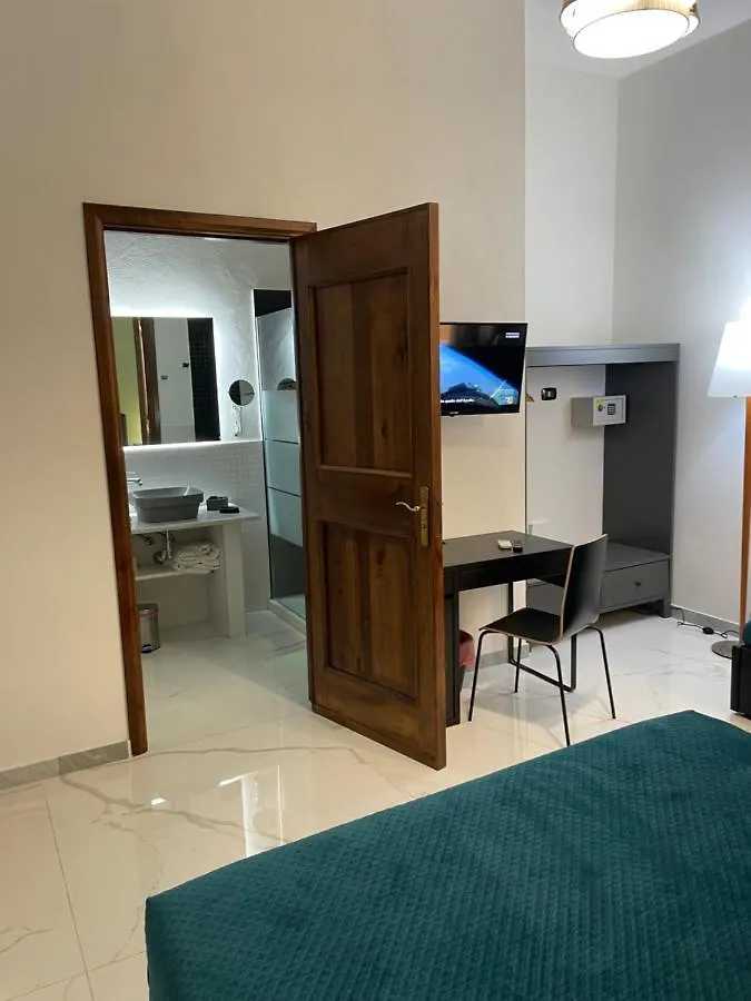 Dante Rooms Неаполь 0*,